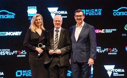 TV host Rebecca Maddern and Micro Focus Managing Director Peter Fuller (right) presented a ACS Gold Disruptor award to UQ Professor David Abramson. (Image: ACS)